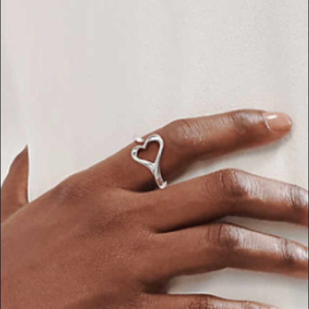 Tiffany’s Elsa peretti open heart ring size 6